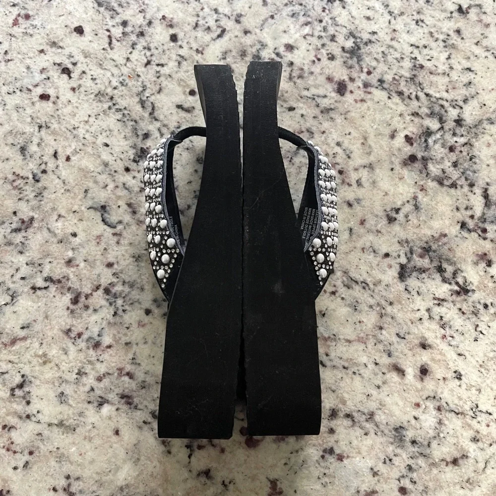Yellow Box Koreen Flip Flops Womens 8 Black Wedge Pearl Rhinestone Glam‎ Sandal - Picture 3 of 5
